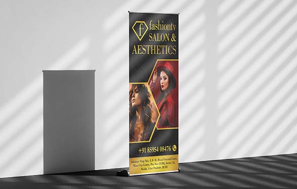 standee/